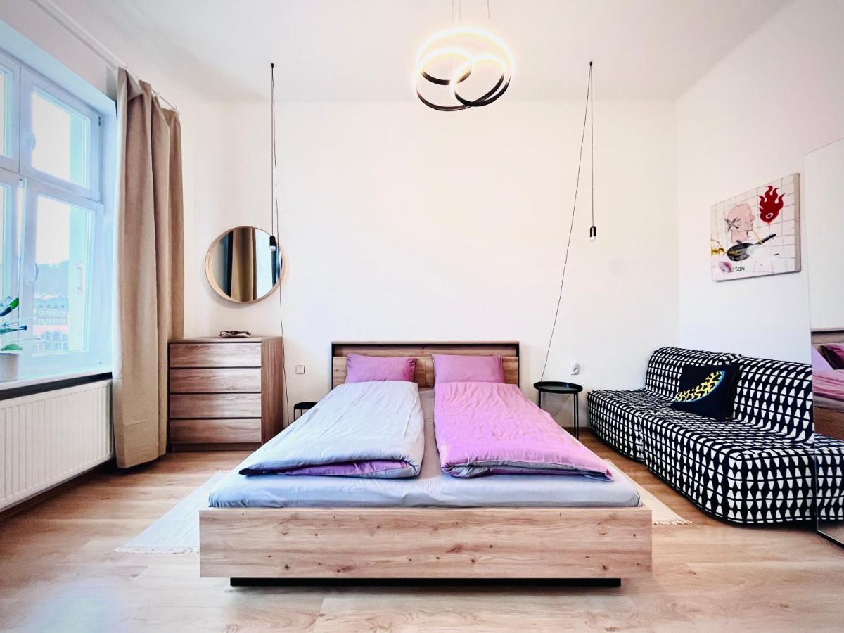 Sunny City - Apartment In Spa Zone With Private Garage 卡罗维发利 外观 照片